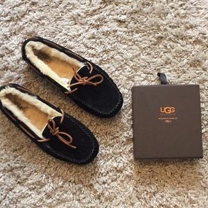UGG Dakota Slippers & Care Kit